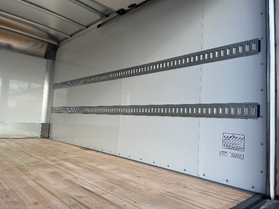 Medium Duty Box Truck-Light and Medium Duty Trucks-Hino-2025-L6-Fort Wayne-IN-64\n\t\tmiles-$ 86,000 - Image 11