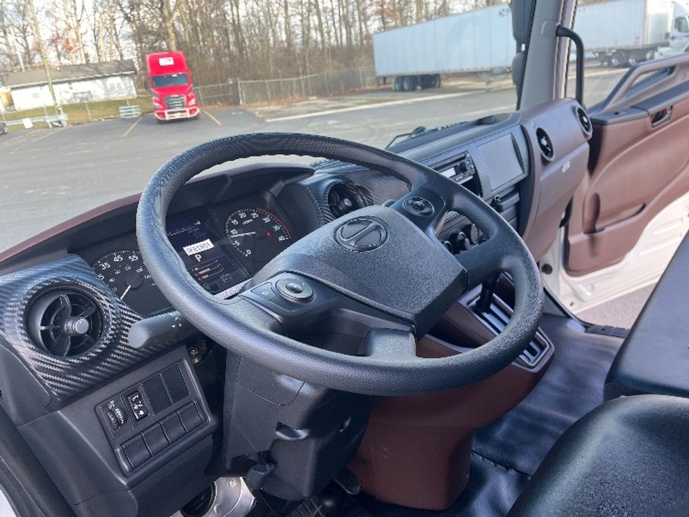 Medium Duty Box Truck-Light and Medium Duty Trucks-Hino-2025-L6-Fort Wayne-IN-64\n\t\tmiles-$ 86,000 - Image 16
