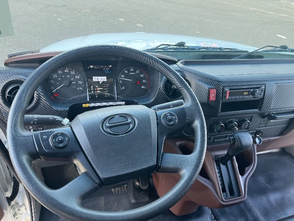 Medium Duty Box Truck-Light and Medium Duty Trucks-Hino-2025-L6-Fort Wayne-IN-64\n\t\tmiles-$ 86,000 - Image 17