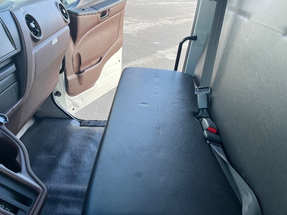 Medium Duty Box Truck-Light and Medium Duty Trucks-Hino-2025-L6-Fort Wayne-IN-64\n\t\tmiles-$ 86,000 - Image 18