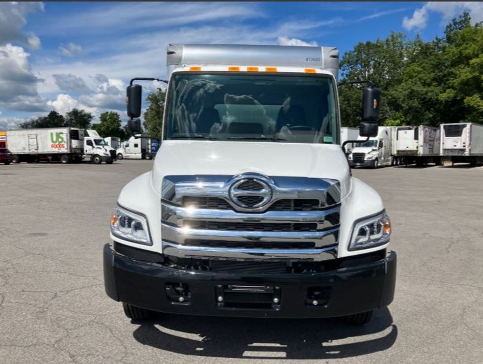 Medium Duty Box Truck-Light and Medium Duty Trucks-Hino-2025-L6-Fort Wayne-IN-64\n\t\tmiles-$ 86,000 - Image 2