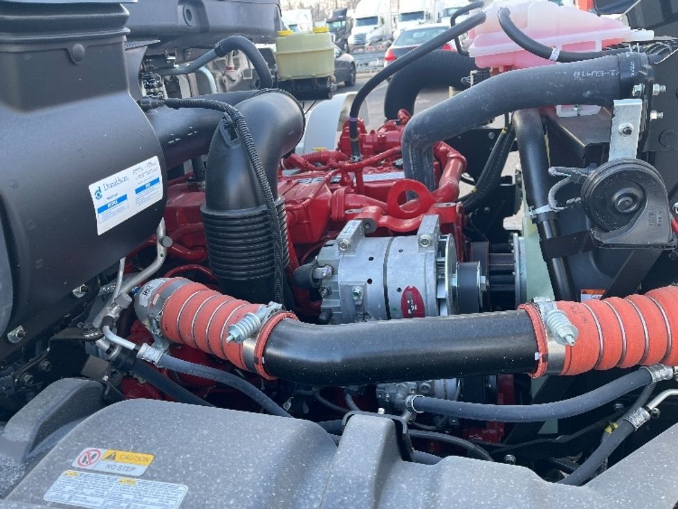 Medium Duty Box Truck-Light and Medium Duty Trucks-Hino-2025-L6-Fort Wayne-IN-64\n\t\tmiles-$ 86,000 - Image 22