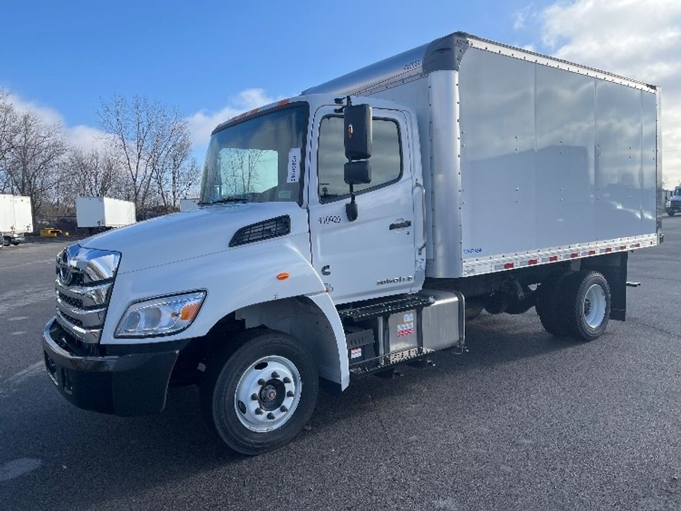 Medium Duty Box Truck-Light and Medium Duty Trucks-Hino-2025-L6-Fort Wayne-IN-64\n\t\tmiles-$ 86,000 - Image 3