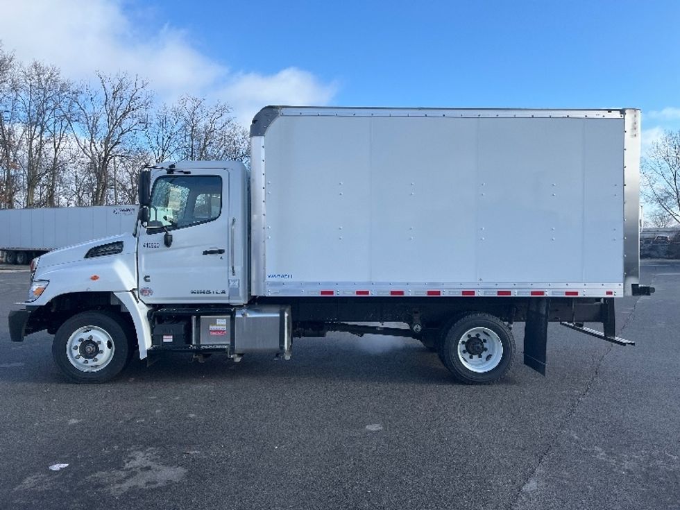 Medium Duty Box Truck-Light and Medium Duty Trucks-Hino-2025-L6-Fort Wayne-IN-64\n\t\tmiles-$ 86,000 - Image 4