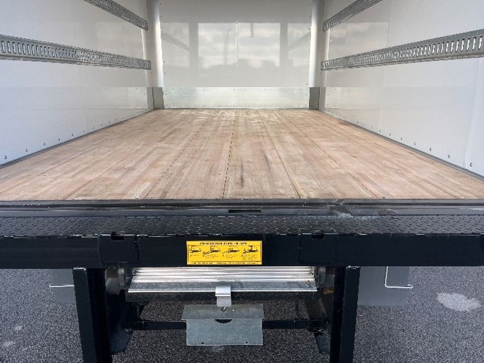 Medium Duty Box Truck-Light and Medium Duty Trucks-Hino-2025-L6-Fort Wayne-IN-64\n\t\tmiles-$ 86,000 - Image 9