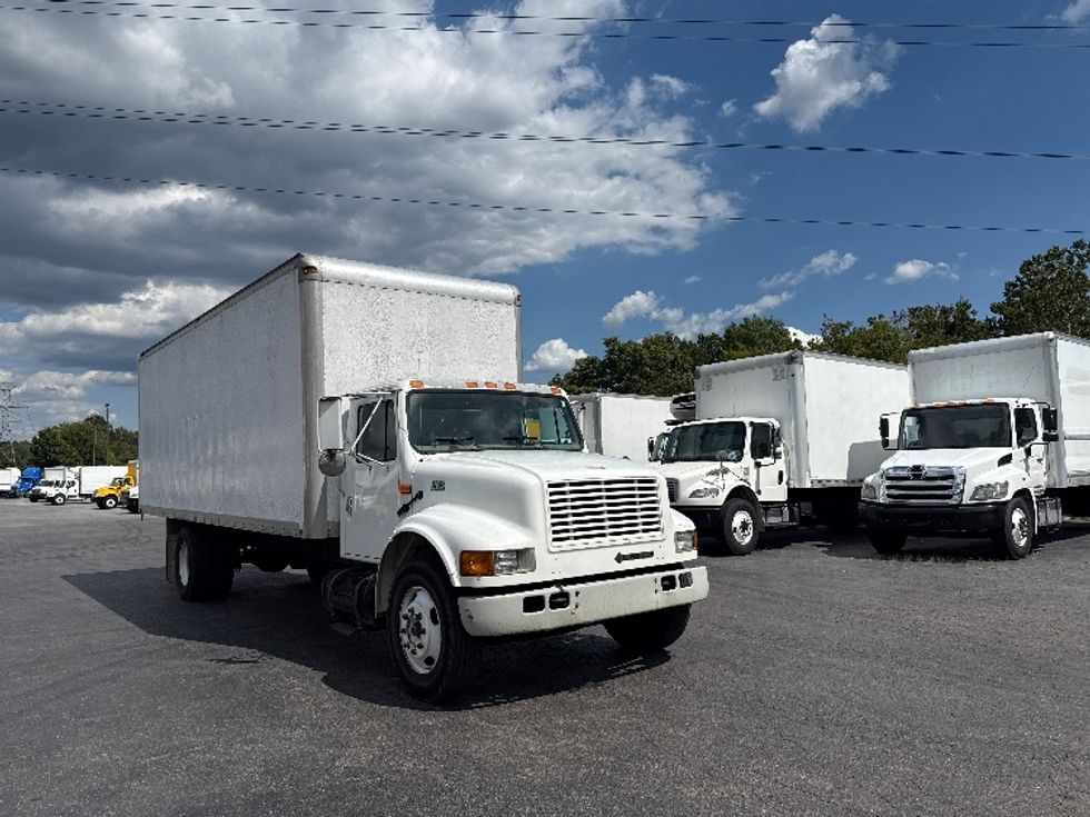 Medium Duty Box Truck-Light and Medium Duty Trucks-International-2001-4700-Greensboro-NC-213,365\n\t\tmiles-$ 10,000 - Image 1