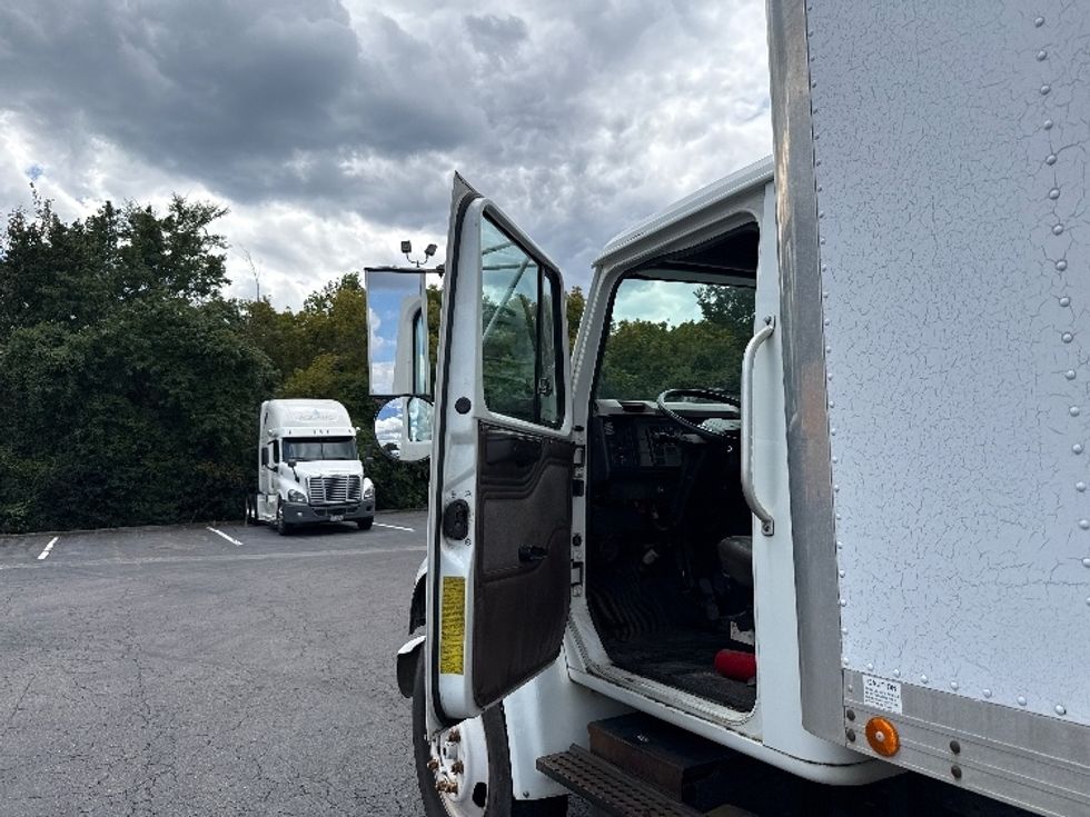 Medium Duty Box Truck-Light and Medium Duty Trucks-International-2001-4700-Greensboro-NC-213,365\n\t\tmiles-$ 10,000 - Image 15