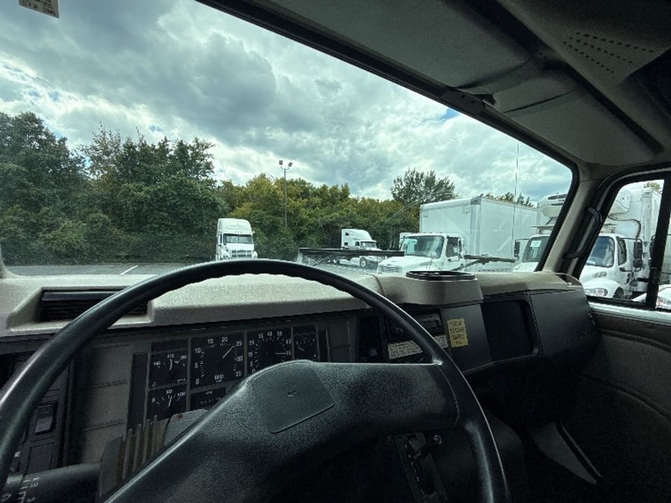 Medium Duty Box Truck-Light and Medium Duty Trucks-International-2001-4700-Greensboro-NC-213,365\n\t\tmiles-$ 10,000 - Image 16