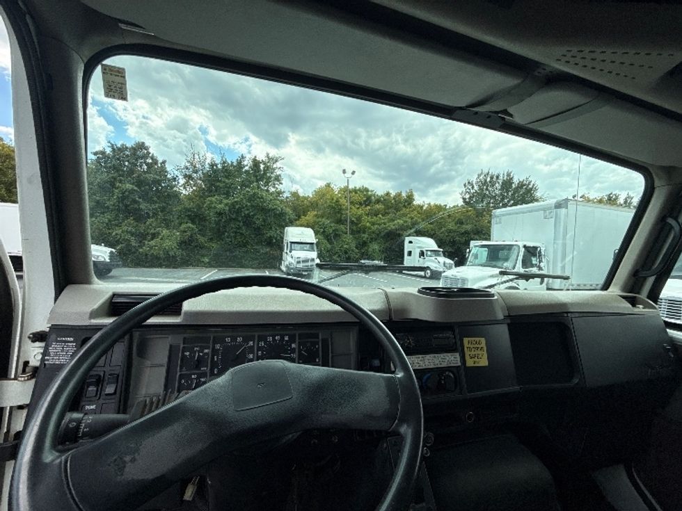 Medium Duty Box Truck-Light and Medium Duty Trucks-International-2001-4700-Greensboro-NC-213,365\n\t\tmiles-$ 10,000 - Image 17