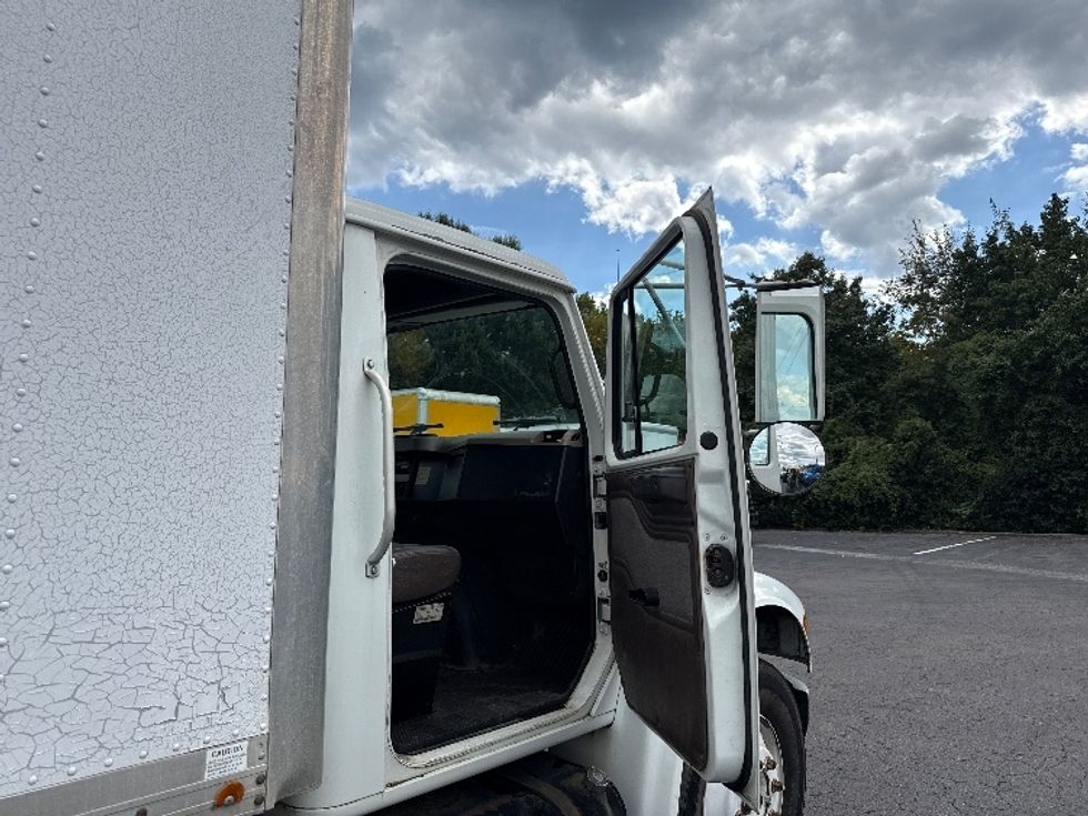 Medium Duty Box Truck-Light and Medium Duty Trucks-International-2001-4700-Greensboro-NC-213,365\n\t\tmiles-$ 10,000 - Image 19