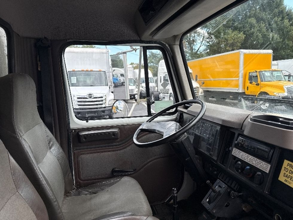 Medium Duty Box Truck-Light and Medium Duty Trucks-International-2001-4700-Greensboro-NC-213,365\n\t\tmiles-$ 10,000 - Image 21