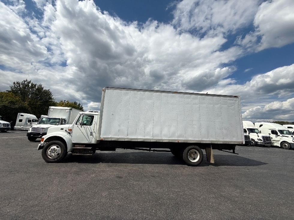 Medium Duty Box Truck-Light and Medium Duty Trucks-International-2001-4700-Greensboro-NC-213,365\n\t\tmiles-$ 10,000 - Image 4