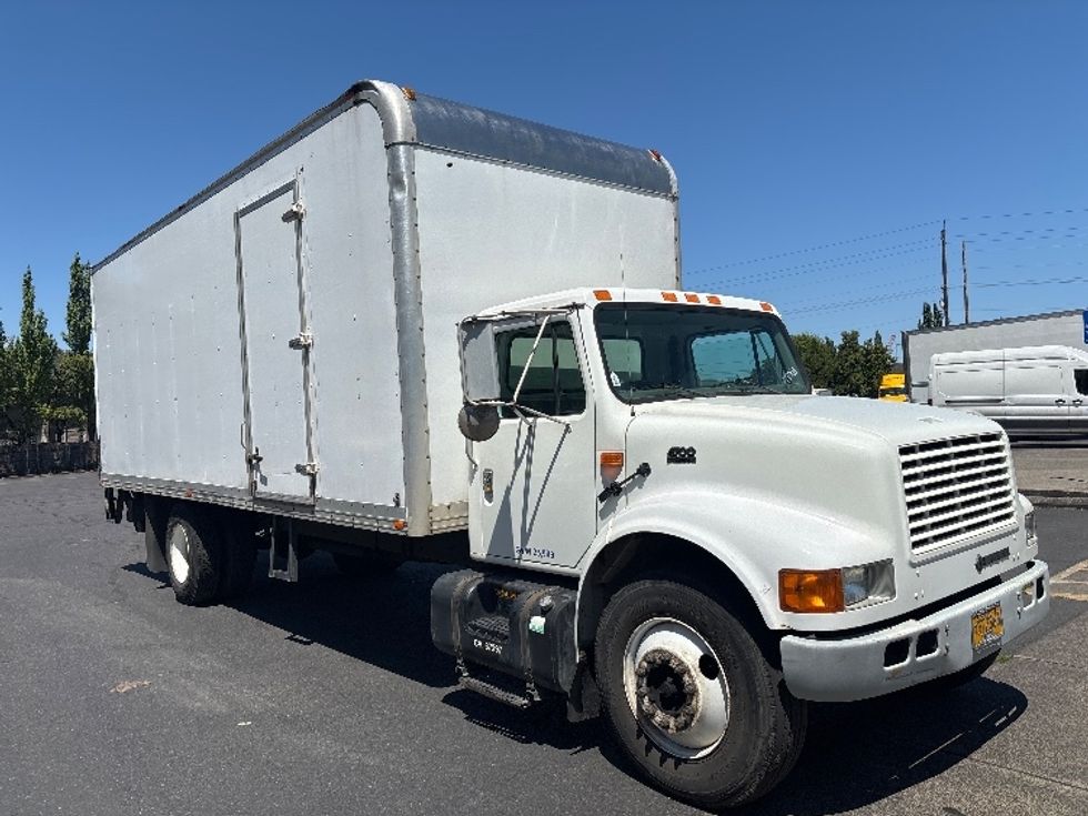 Medium Duty Box Truck-Light and Medium Duty Trucks-International-2001-4700-Portland-OR-184,969\n\t\tmiles-$ 7,500 - Image 1