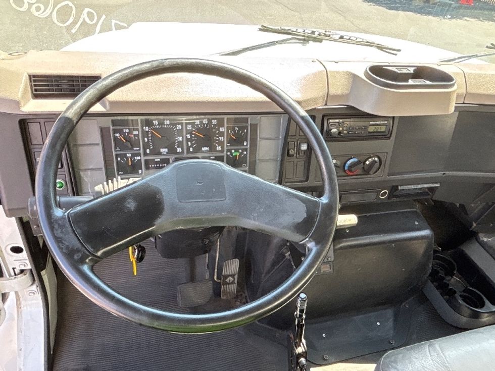 Medium Duty Box Truck-Light and Medium Duty Trucks-International-2001-4700-Portland-OR-184,969\n\t\tmiles-$ 7,500 - Image 18
