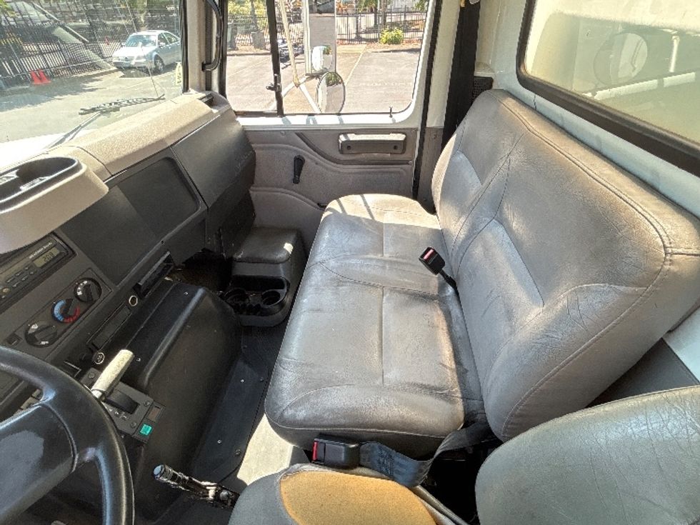 Medium Duty Box Truck-Light and Medium Duty Trucks-International-2001-4700-Portland-OR-184,969\n\t\tmiles-$ 7,500 - Image 19