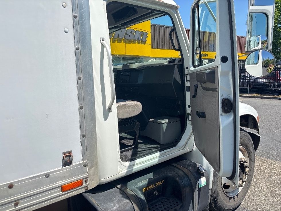 Medium Duty Box Truck-Light and Medium Duty Trucks-International-2001-4700-Portland-OR-184,969\n\t\tmiles-$ 7,500 - Image 20