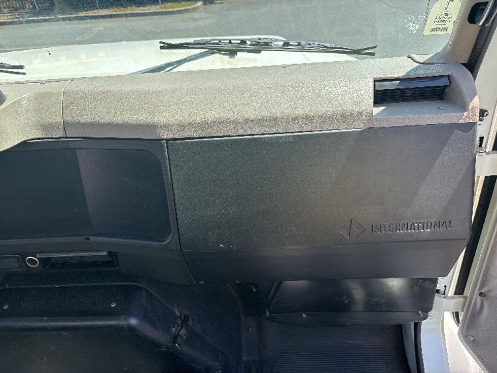 Medium Duty Box Truck-Light and Medium Duty Trucks-International-2001-4700-Portland-OR-184,969\n\t\tmiles-$ 7,500 - Image 21