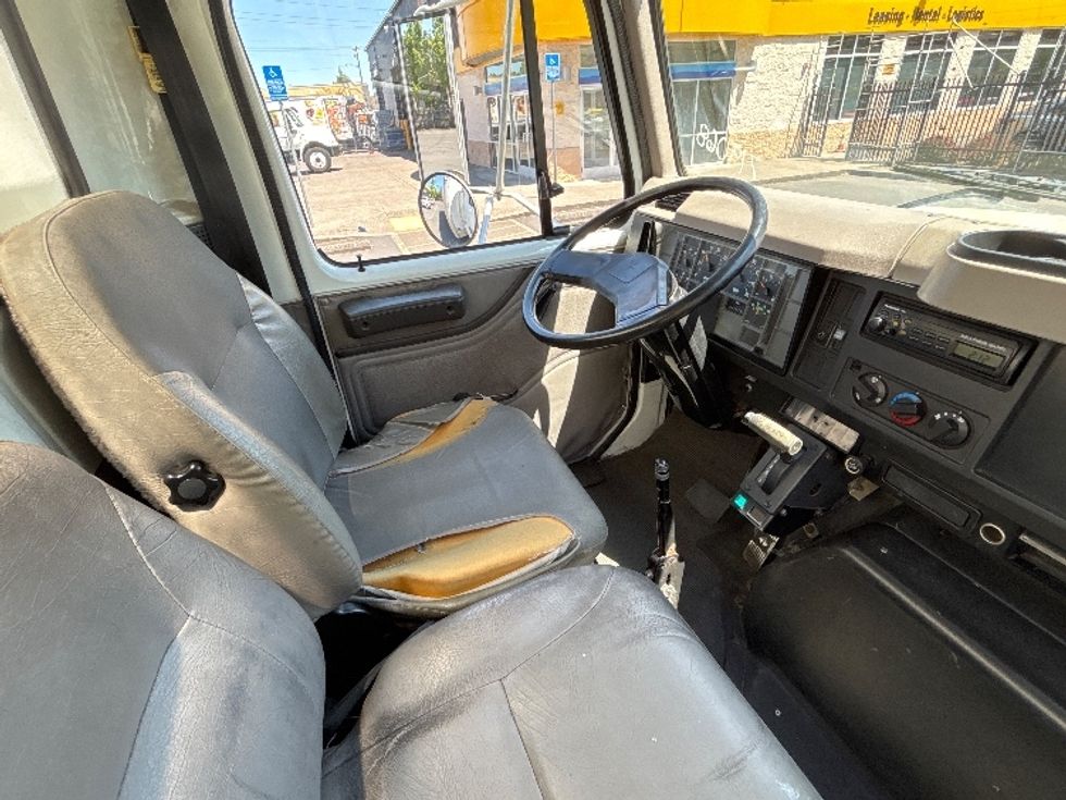 Medium Duty Box Truck-Light and Medium Duty Trucks-International-2001-4700-Portland-OR-184,969\n\t\tmiles-$ 7,500 - Image 22