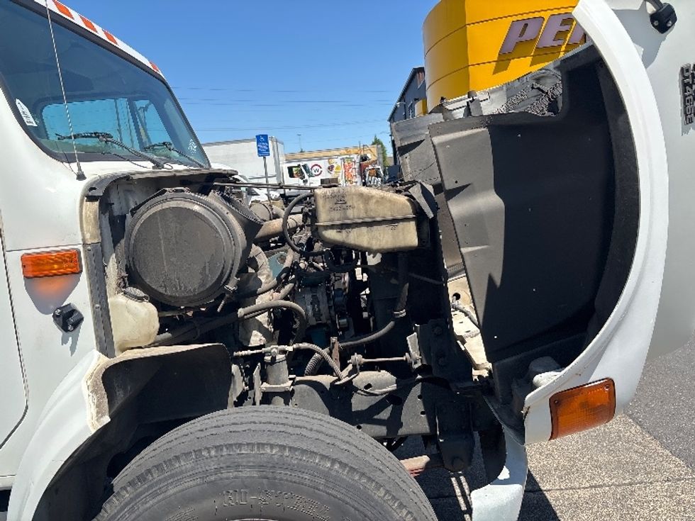Medium Duty Box Truck-Light and Medium Duty Trucks-International-2001-4700-Portland-OR-184,969\n\t\tmiles-$ 7,500 - Image 23