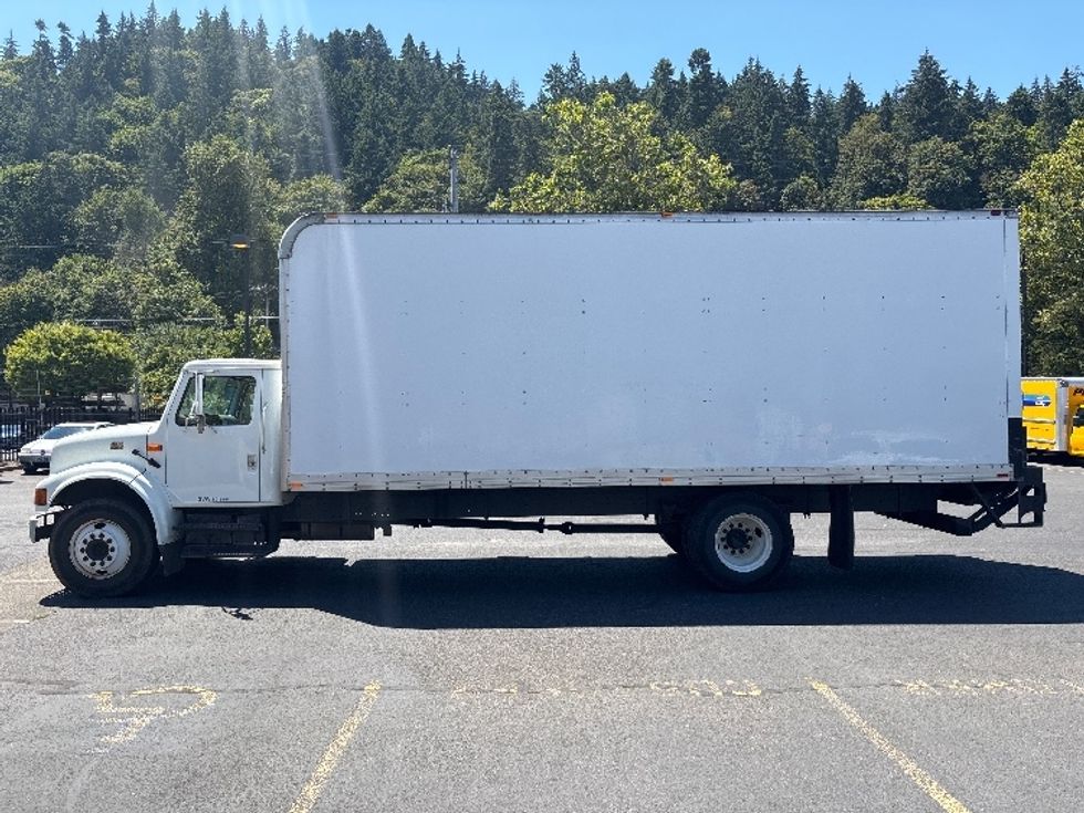 Medium Duty Box Truck-Light and Medium Duty Trucks-International-2001-4700-Portland-OR-184,969\n\t\tmiles-$ 7,500 - Image 4