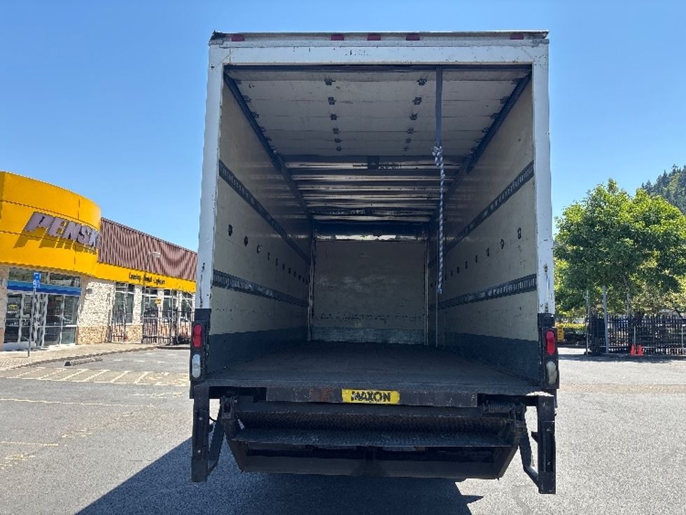Medium Duty Box Truck-Light and Medium Duty Trucks-International-2001-4700-Portland-OR-184,969\n\t\tmiles-$ 7,500 - Image 8