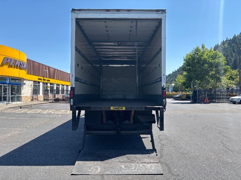 Medium Duty Box Truck-Light and Medium Duty Trucks-International-2001-4700-Portland-OR-184,969\n\t\tmiles-$ 7,500 - Image 9
