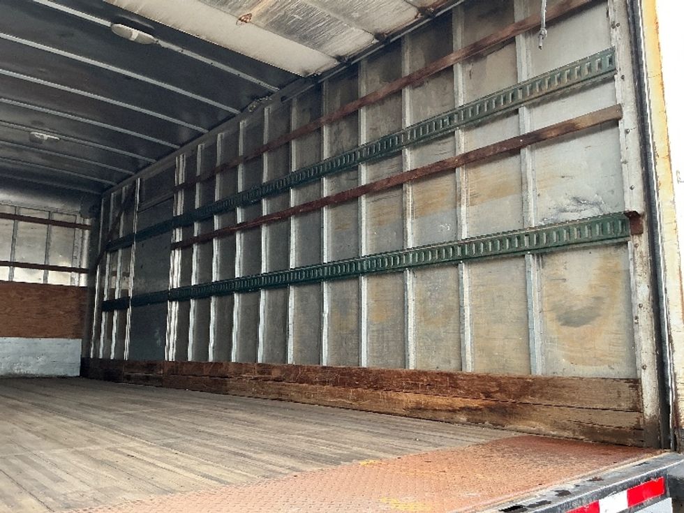 Medium Duty Box Truck-Light and Medium Duty Trucks-International-2006-4300-Elkhart-IN-298,575\n\t\tmiles-$ 9,500 - Image 11