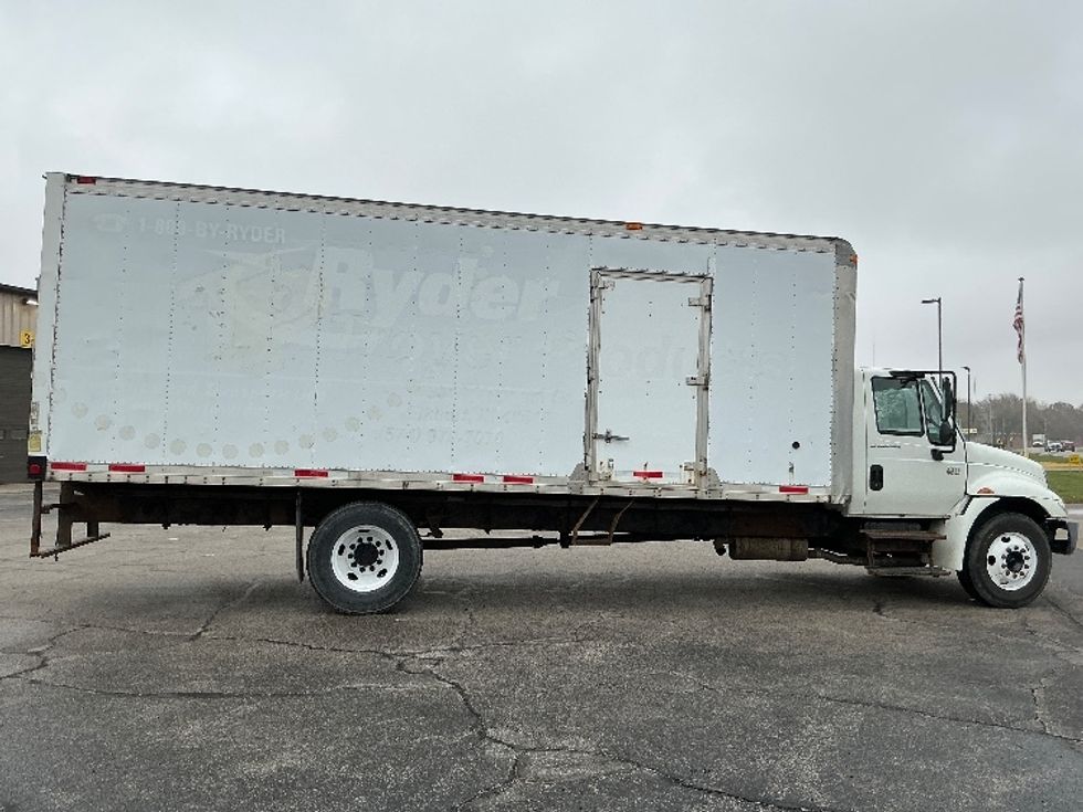 Medium Duty Box Truck-Light and Medium Duty Trucks-International-2006-4300-Elkhart-IN-298,575\n\t\tmiles-$ 9,500 - Image 14