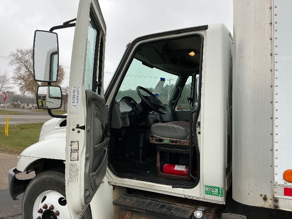 Medium Duty Box Truck-Light and Medium Duty Trucks-International-2006-4300-Elkhart-IN-298,575\n\t\tmiles-$ 9,500 - Image 15