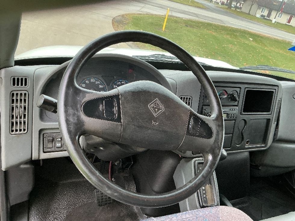 Medium Duty Box Truck-Light and Medium Duty Trucks-International-2006-4300-Elkhart-IN-298,575\n\t\tmiles-$ 9,500 - Image 16