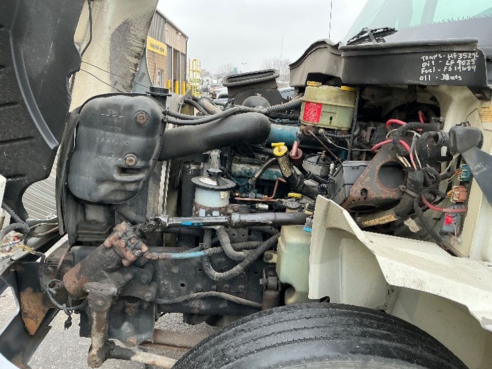 Medium Duty Box Truck-Light and Medium Duty Trucks-International-2006-4300-Elkhart-IN-298,575\n\t\tmiles-$ 9,500 - Image 23