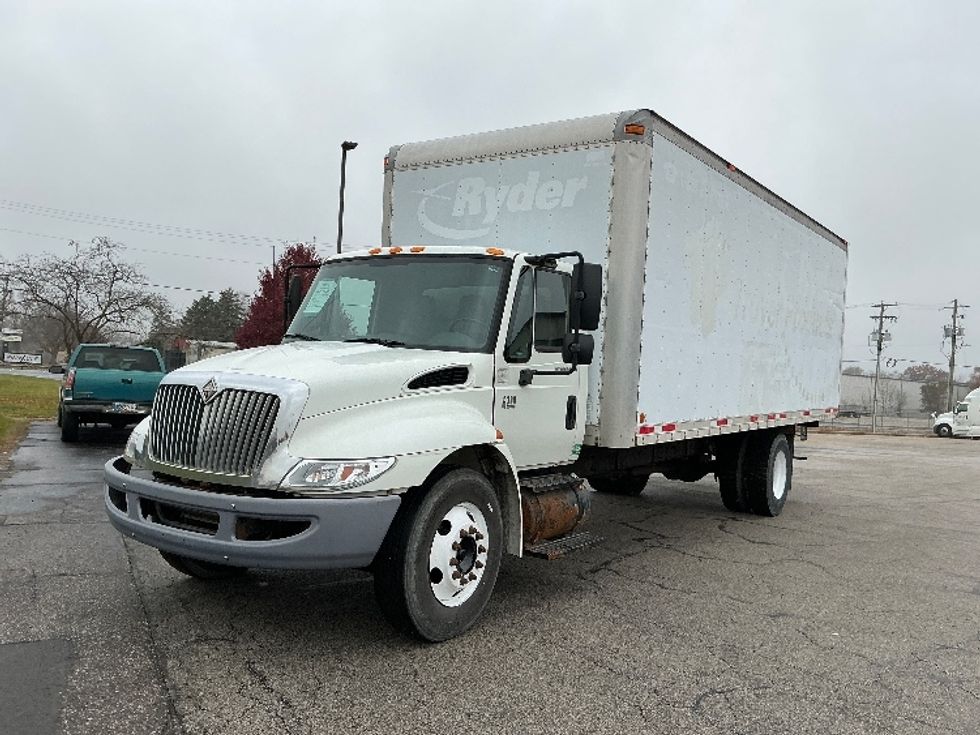 Medium Duty Box Truck-Light and Medium Duty Trucks-International-2006-4300-Elkhart-IN-298,575\n\t\tmiles-$ 9,500 - Image 3