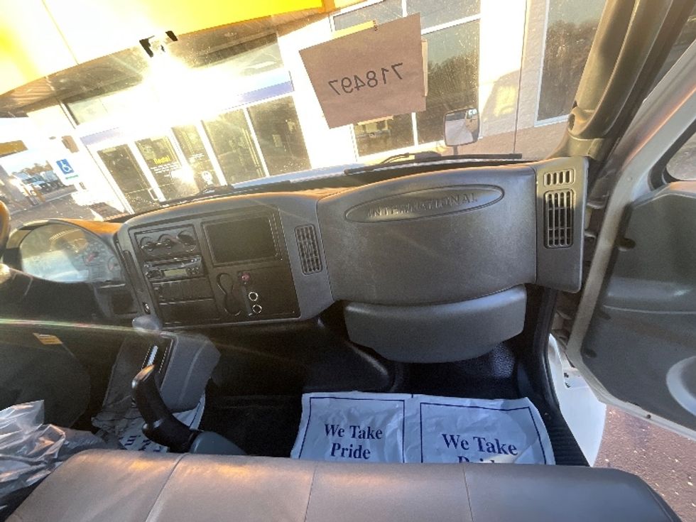 Medium Duty Box Truck-Light and Medium Duty Trucks-International-2006-4300LP-East Chicago-IN-253,346\n\t\tmiles-$ 6,000 - Image 21