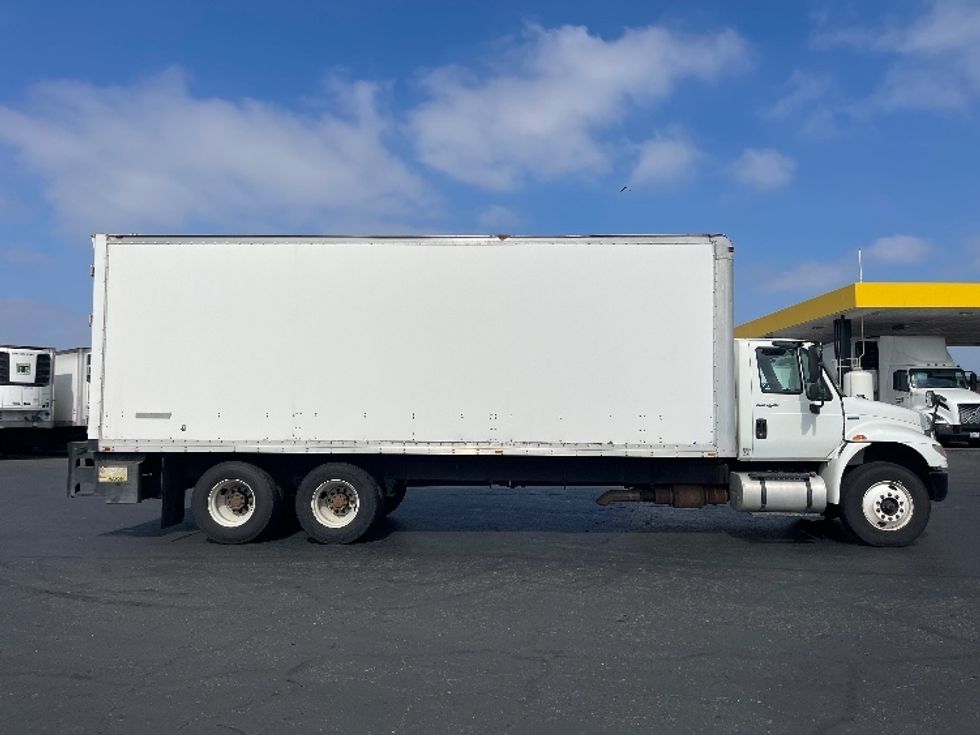 Medium Duty Box Truck-Light and Medium Duty Trucks-International-2011-4300-Santa Ana-CA-164,011\n\t\tmiles-$ 17,500 - Image 15