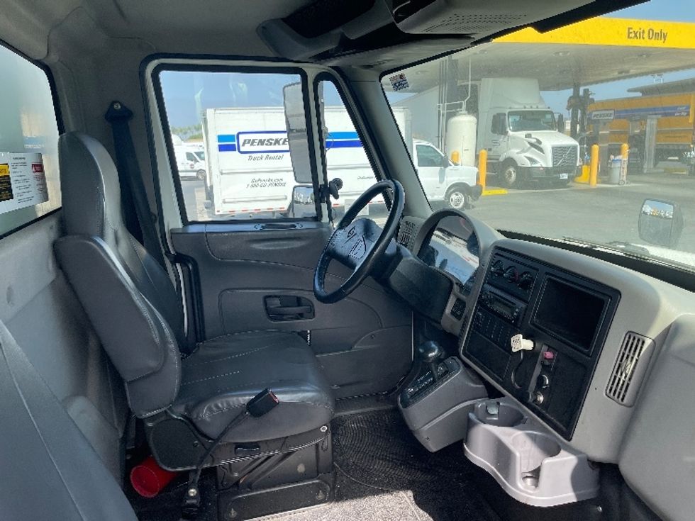 Medium Duty Box Truck-Light and Medium Duty Trucks-International-2011-4300-Santa Ana-CA-164,011\n\t\tmiles-$ 17,500 - Image 22