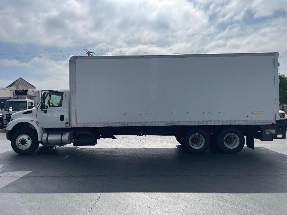 Medium Duty Box Truck-Light and Medium Duty Trucks-International-2011-4300-Santa Ana-CA-164,011\n\t\tmiles-$ 17,500 - Image 4