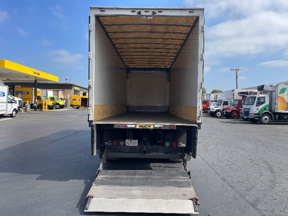Medium Duty Box Truck-Light and Medium Duty Trucks-International-2011-4300-Santa Ana-CA-164,011\n\t\tmiles-$ 17,500 - Image 9