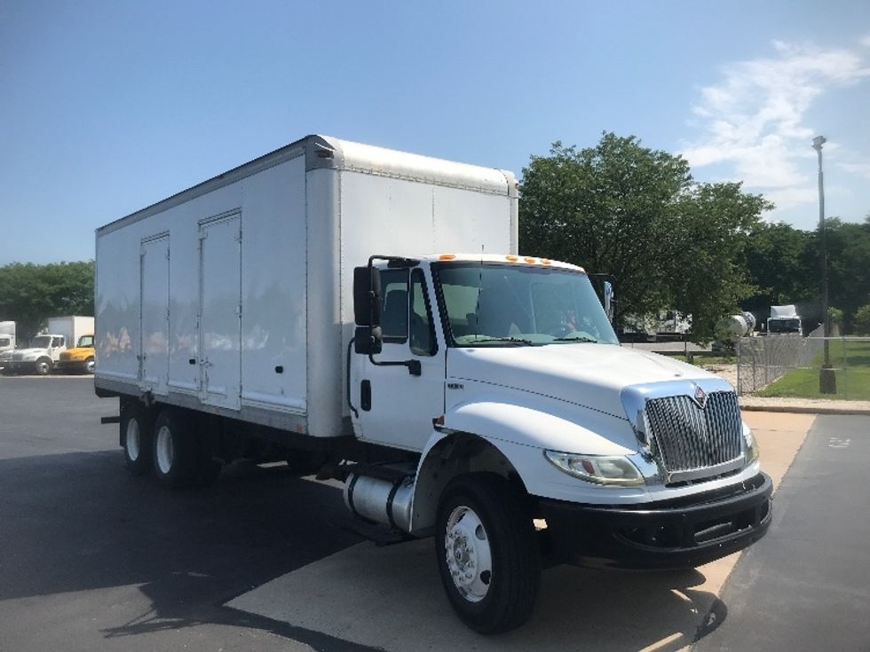 Medium Duty Box Truck-Light and Medium Duty Trucks-International-2011-4400-York-PA-157,150\n\t\tmiles-$ 21,000 - Image 1