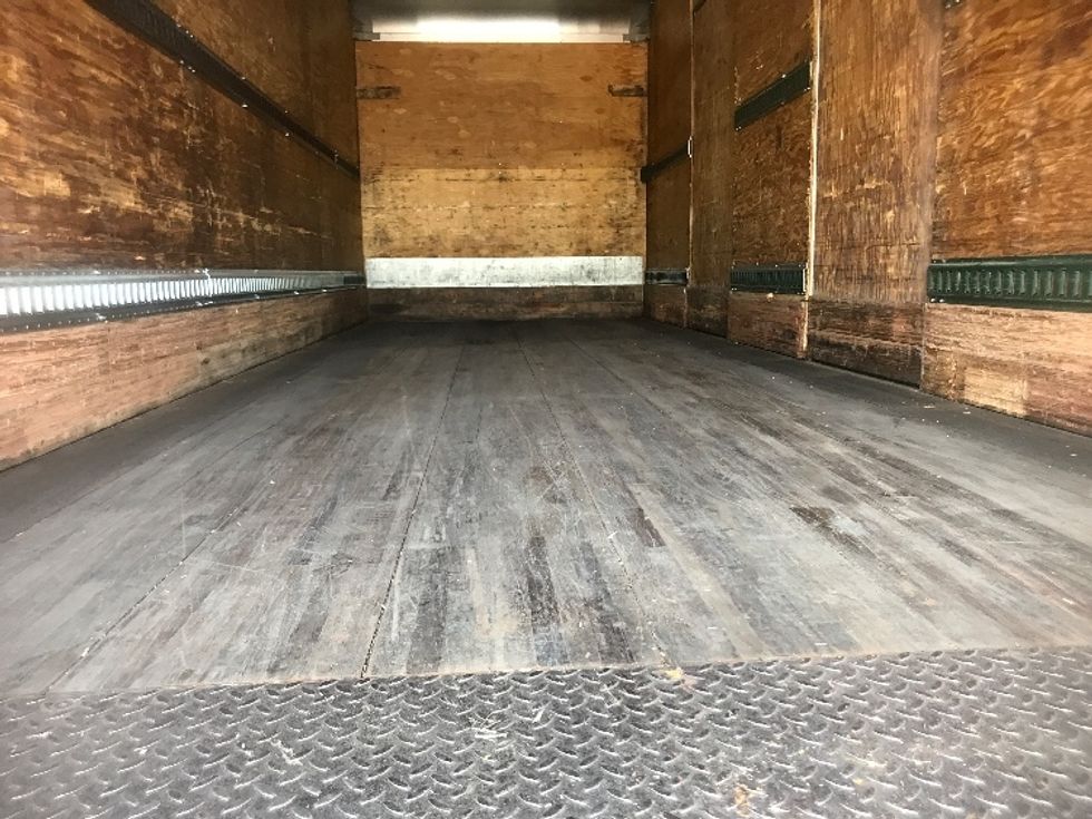 Medium Duty Box Truck-Light and Medium Duty Trucks-International-2011-4400-York-PA-157,150\n\t\tmiles-$ 21,000 - Image 10