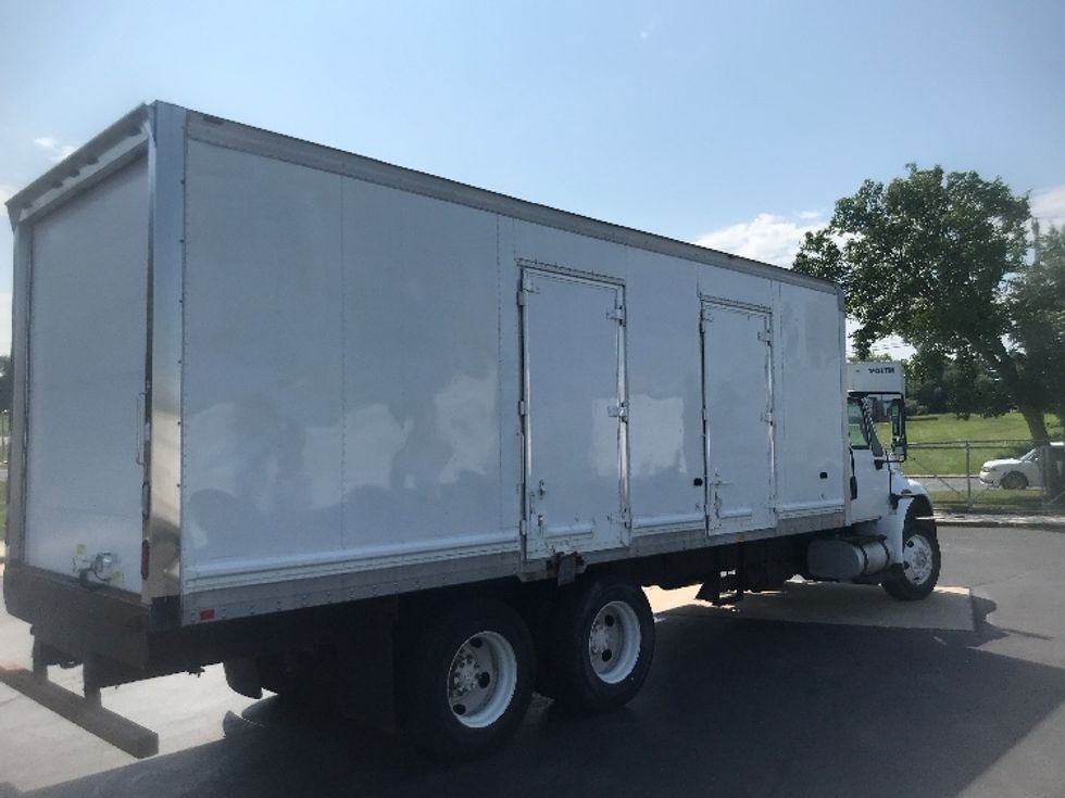 Medium Duty Box Truck-Light and Medium Duty Trucks-International-2011-4400-York-PA-157,150\n\t\tmiles-$ 21,000 - Image 13