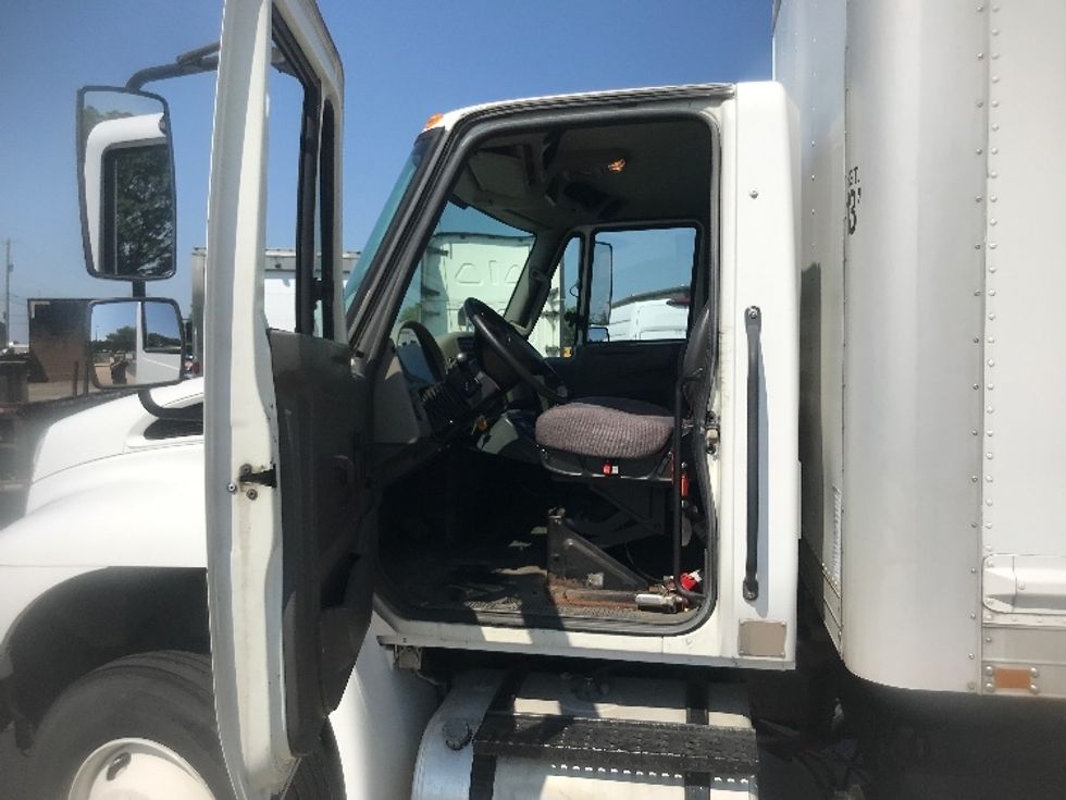 Medium Duty Box Truck-Light and Medium Duty Trucks-International-2011-4400-York-PA-157,150\n\t\tmiles-$ 21,000 - Image 16