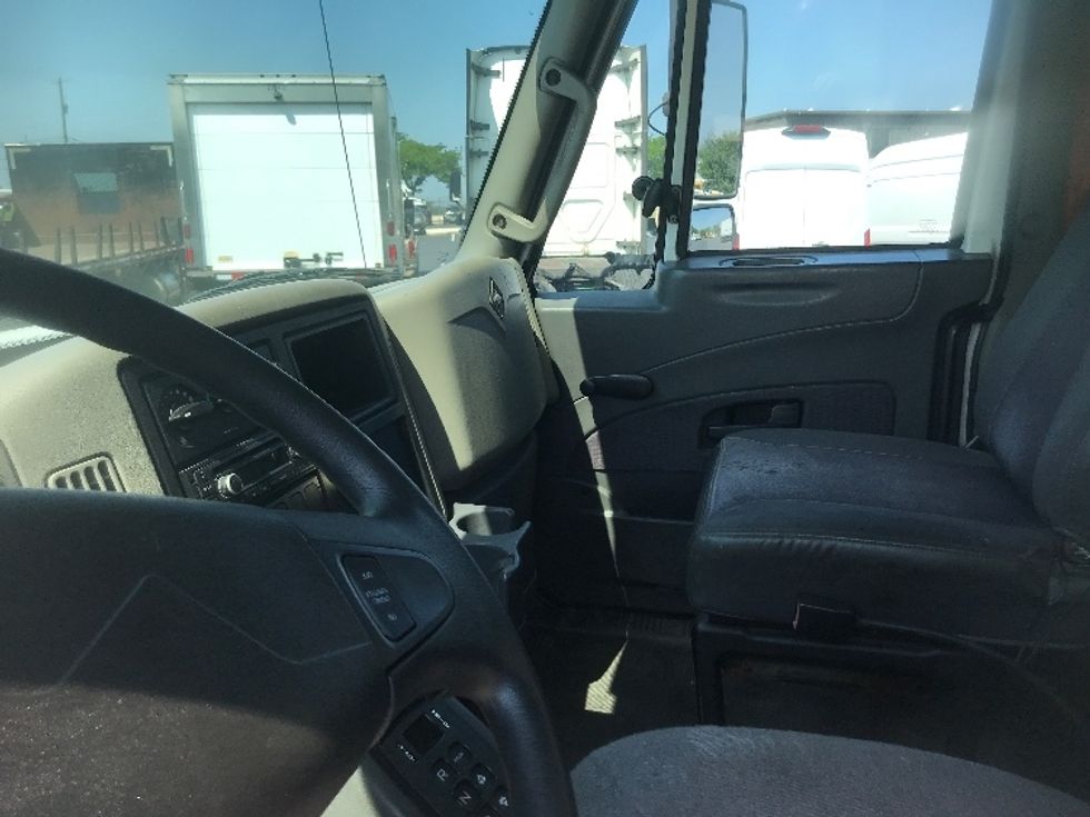 Medium Duty Box Truck-Light and Medium Duty Trucks-International-2011-4400-York-PA-157,150\n\t\tmiles-$ 21,000 - Image 18