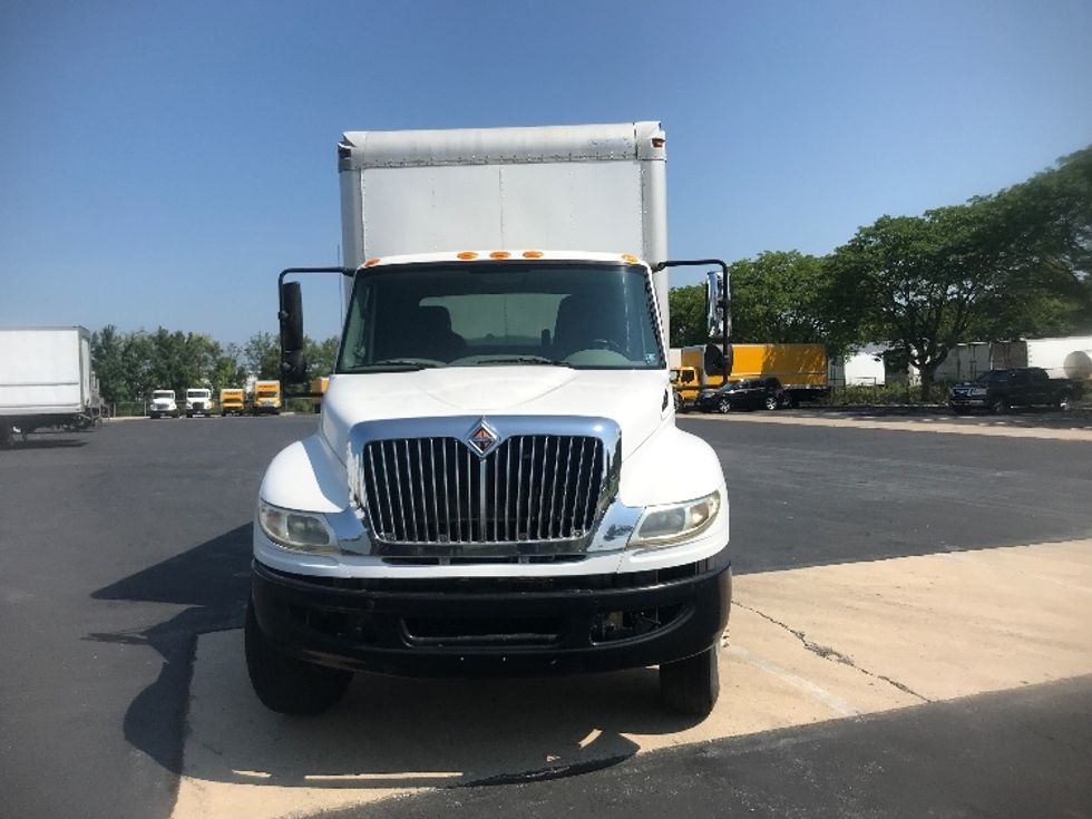Medium Duty Box Truck-Light and Medium Duty Trucks-International-2011-4400-York-PA-157,150\n\t\tmiles-$ 21,000 - Image 2