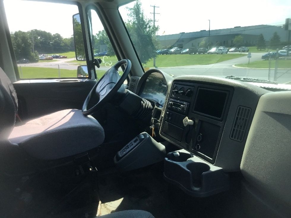 Medium Duty Box Truck-Light and Medium Duty Trucks-International-2011-4400-York-PA-157,150\n\t\tmiles-$ 21,000 - Image 22