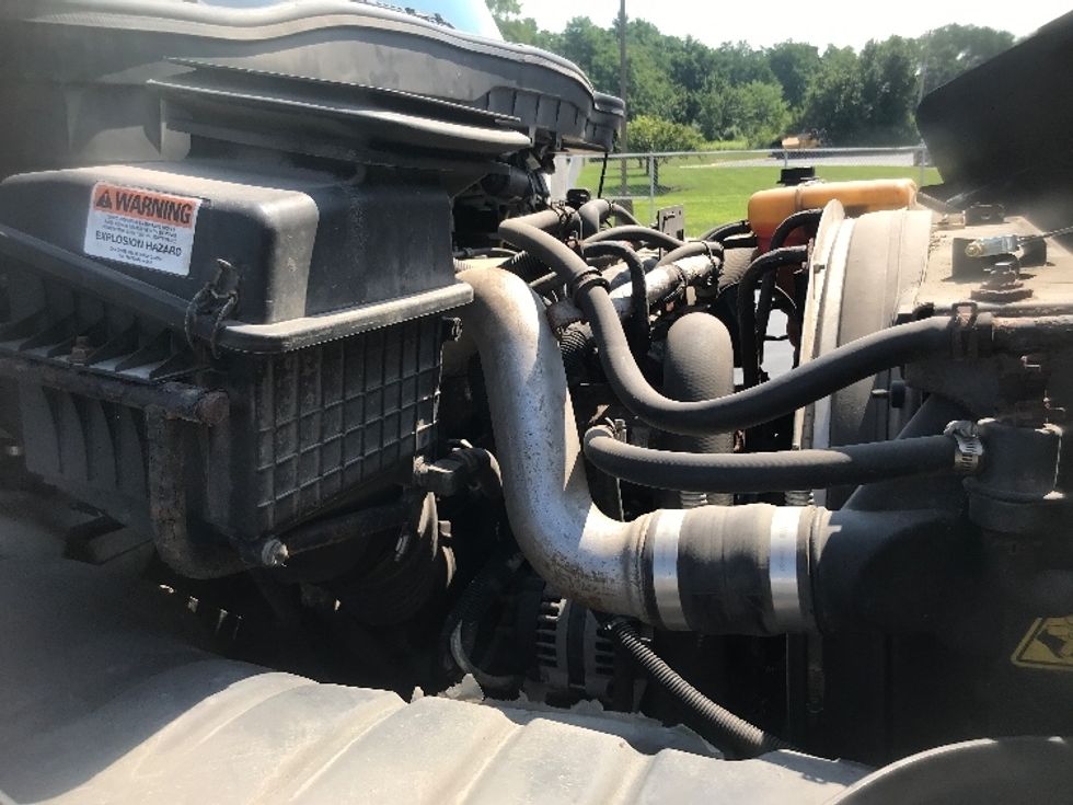 Medium Duty Box Truck-Light and Medium Duty Trucks-International-2011-4400-York-PA-157,150\n\t\tmiles-$ 21,000 - Image 23