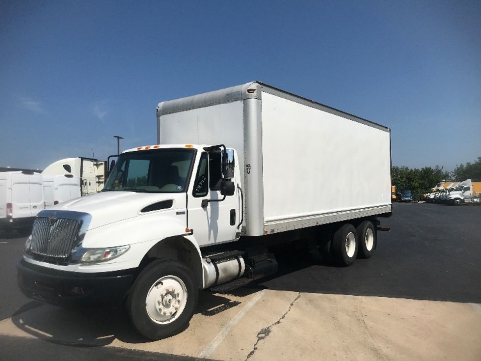 Medium Duty Box Truck-Light and Medium Duty Trucks-International-2011-4400-York-PA-157,150\n\t\tmiles-$ 21,000 - Image 3