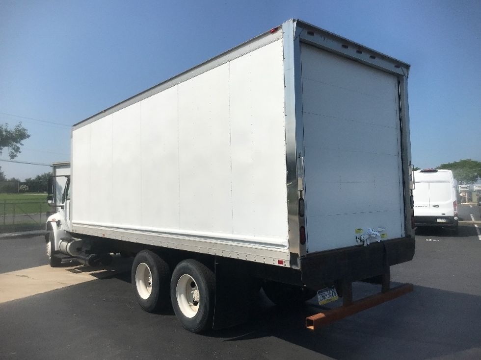 Medium Duty Box Truck-Light and Medium Duty Trucks-International-2011-4400-York-PA-157,150\n\t\tmiles-$ 21,000 - Image 6