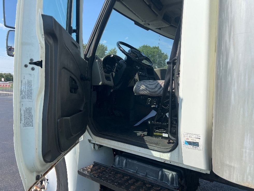 Medium Duty Box Truck-Light and Medium Duty Trucks-International-2012-4300-Melrose Park-IL-233,838\n\t\tmiles-$ 9,500 - Image 16