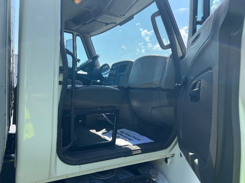 Medium Duty Box Truck-Light and Medium Duty Trucks-International-2012-4300-Melrose Park-IL-233,838\n\t\tmiles-$ 9,500 - Image 20