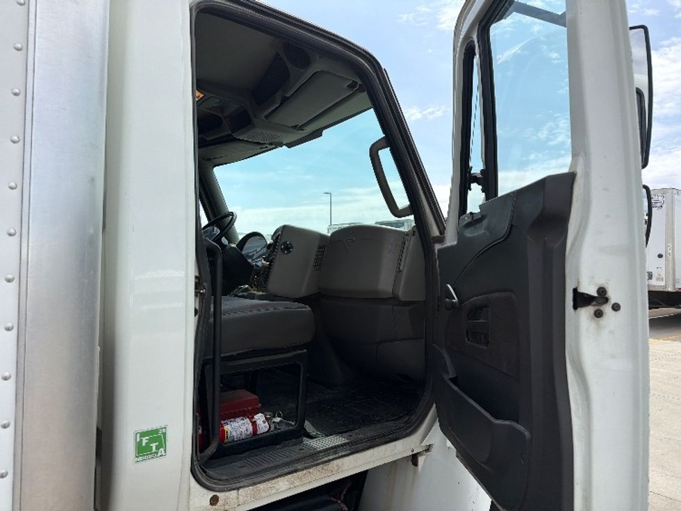 Medium Duty Box Truck-Light and Medium Duty Trucks-International-2012-4400-West Fargo-ND-336,236\n\t\tmiles-$ 8,500 - Image 20